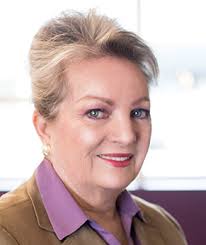 Renae Nelson's Instagram, Twitter & Facebook