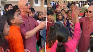 January 12, 1964) is an american technology entrepreneur, investor, and philanthropist. Jeff Bezos Celebrates Makar Sankranti By Flying Kite With Children In India Watch Video Latestly