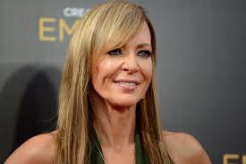 Allison Janis's Instagram, Twitter & Facebook