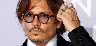 Johnny Depp dirigirá filme com produção de Al Pacino