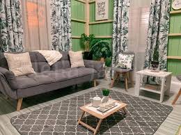 Dekorasi ruang tamu yang berinspirasikan hiasan dalaman hotel cukup mewah dan elegan. Wanita Ni Kongsi Cara Deko Rumah Kayu Setinggan Yang Kecil Ruang Terhad Berubah Cantik Moden Ada Style Keluarga
