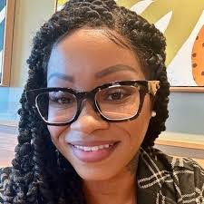 Brandie Davis's Instagram, Twitter & Facebook