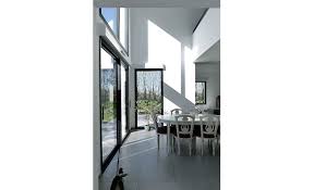 Architecture Cubique Situee Dans Un Petit Lotissement En Bordure D Une Zone Urbanisee Le Terrain Presentait Maison Cubique Modele Maison Moderne Architecteur