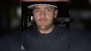 Michael Gayhart's Instagram, Twitter & Facebook