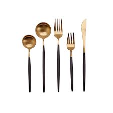 30 parçalık çatal bıçak takımlarımızdaki bu parça tatlı bölümünde tatlı kaşıklarımızla yemenin mümkün olmadığı sert ve katı tatlılarımız için ideal. Jumbo Colors Siyah 30 Parca Catal Kasik Bicak Seti Jumbo