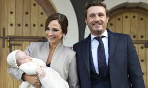 Ask anything you want to learn about jennifer peña by getting answers on askfm. Juan Pena Y Sonia Gonzalez Bautizan A Su Hijo Arropados Por Su Familia Y Amigos