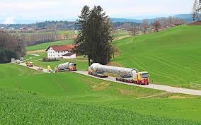 Schwertransport rollt durch den Landkreis