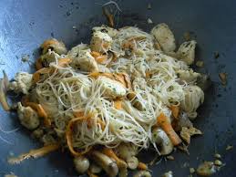 Wok De Vermicelles De Riz Sautees Au Poulet Recettes By Chouchou Riz Saute Au Poulet Vermicelle De Riz Cuisine Au Wok