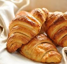 Croissants Although Commonly Associated With France Today Did Not Become A Common Part Of A French Breakfast Unt Recette Croissant Recette Recette Dietetique