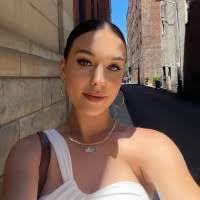 Lola Sparks's Instagram, Twitter & Facebook