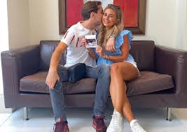Keep your post titles descriptive and provide context. Dani Dyer Fans Claim Pregnant Star Accidentally Revealed She S Having A Boy As She Moans They Notice Everything Aktuelle Boulevard Nachrichten Und Fotogalerien Zu Stars Sternchen