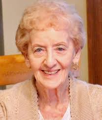 Lynn Hofer's Instagram, Twitter & Facebook