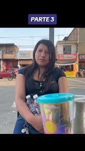 Se Le Cae El Billete Y Lo Pisa Y Se Queda Tomando Agua