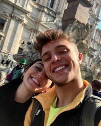 Cast concorrenti nomi, streaming e anticipazioni. Jacopo Fidanzata Amici 2020 News Il Cantante Dopo La Seconda Puntata Del Serale Di Amici 19 Riceve La Telefonata Della Compagna Gret Cantanti Fidanzati Amici