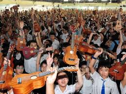 Sjkc kuo kuang 2 in johor baru successfully put itself in the guinness world record on wednesday with 2,869 of its students learning and playing the ukulele. Sjkc Kuo Kuang 2 Pecah Rekod Dunia
