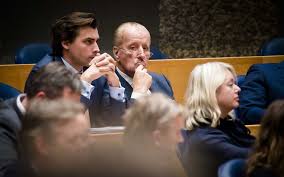 Zo reageerde tweede kamerlid theo hiddema van forum voor democratie dinsdagavond laat tegen de. Een Vraag Stellen In De Kamer Daar Zijn Baudet 6 En Hiddema 0 Niet Zo Van Trouw