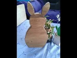 Osterhasen selber basteln aus holz heimwerkerkniffe de. Diy Stylischer Osterhase Aus Holz Gisi S Dekostubchen Youtube