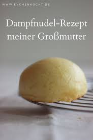 Dampfnudel Rezept Meiner Grossmutter Mit Schritt Fur Schritt Anleitung In 2021 Dampfnudeln Rezept Rezepte Dampfnudeln