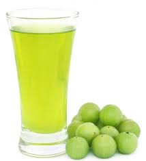 Being a healthy vegetable, an application of the onion juice directly on the scalp enhances the growth of mane and prevents the appearance of white hair. 16 Nourishing Fruit And Vegetable Juices For Hair Growth