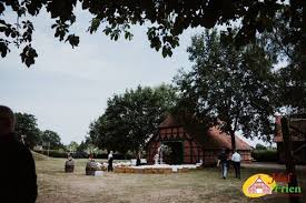 Hochzeit Auf Hof Frien C Bild Artur Voth Hoffrien Hofhuhnfrieda Freietrauung Hochzeit Hochzeitslocation Hochzeit Vintage Hochzeit Hochzeitslocation