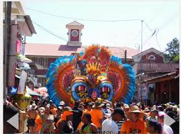 Lunes De Carnaval 2018 En Una De Las Calles De Las Tablas Panama Critica Com Pa Fair Grounds
