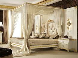 When most canopy beds have rectangular frames to hold the curtains around them, this one only has a round frame above the head of the bed. 20 Of The Most Beautiful Canopy Bed Curtains Housely