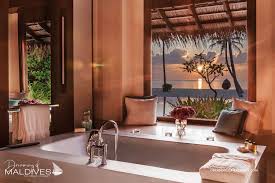Stunning Maldives Hotel Bathrooms With Dreamy Views In 2020 Beautiful Bathtubs Beautiful Bathrooms Stunning Hotels