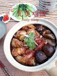 瓦煲鸡饭 顾名思义 就是以腌制鸡肉和白米为主 再用瓦煲焖煮 瓦煲煮出的米保留大米的香味 天然又健康 底部略焦带香的米饭 更是这道料理的精髓 搅拌混合所有材料 那股美味 叫人销魂 安 cantonese food cooking recipes asian recipes