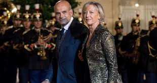 On a eu droit à un combat de coqs. Sophie Cluzel Secretaire D Etat Chargee Des Personnes Handicapees Avec Son Mari Bruno Le President De La Republique Francaise Et Sa Femme La Premiere Recoiv Purepeople