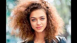 Coupe femme cheveux bouclés coupe courte femme cheveux frisés coupe femme cheveux long en savoir plus sur faire tenir boucles coupe cheveux bouclés femme. Cheveux Boucles Courts Femme Youtube