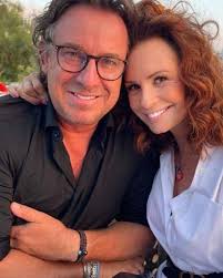 Maar ik bemoei niet added a new photo.