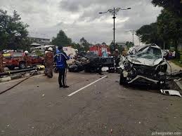 Akibat kemalangan itu, basikal mangsa tercampak ke tengah jalan sebelum mangsa mengalami kecederaan parah di bahagian kepala, katanya dalam satu kenyataan, di sini semalam. Kemalangan Maut Porsche Toyota Gohed Gostan