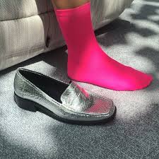 Zsenialis Trukk Igy Varazsolhatsz 5 Masodperc Alatt Titokzoknit A Sima Zoknibol Nem Latszik Majd Ki A Cipobol A Shoe Liners Invisible Socks Socks For Flats