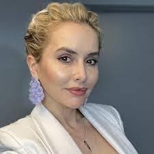 Sandra Bovingdon's Instagram, Twitter & Facebook