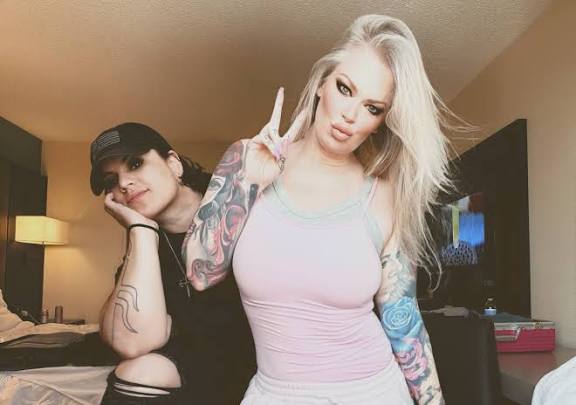 Jenna Jameson se casa com dubladora 1 mês após anunciar retorno ao  entretenimento adulto