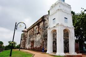 Di indonesia anda bisa menemukan bangunan tua bersejarah yang bisa menjadi tempat tujuan wisata bagi para wisatawan asing dari internasional dan maupun masjid yang satu ini merupakan salah satu dari bangunan tua bersejarah yang terletak di indonesia. Tempat Menarik Bersejarah Muzium Mercu Tanda Di Melaka