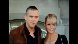 Johnny de mol, né le 12 janvier 1979 à laren, est un acteur, animateur de télévision, entrepreneur, réalisateur, producteur et disc jockey néerlandais. Johnny De Mol Chantal Jansen In Love Youtube
