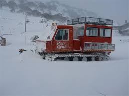 Yan yol üzerinde arabanızı park edebilirsiniz olduğu pek çok yer ve harika manzaralar keyfini çıkarın. Peer Gynt Ski Lodge Perisher Accommodation
