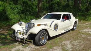 Disney nunca barajó otra opción que la de contar con emma stone para encarnar a la villana más extravagante y carismática de su catálogo, cruella de vil, en la película. Upstage Cruella De Vil In This Tiffany Classic Coupe