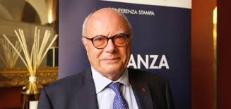 Anche a me dopo un po' dà fastidio portare la mascherina. Massimo Galli Insalutenews It
