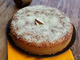 Continuando a montare, aggiungere la farina con il lievito setacciato e per ultimo le gocce di cioccolato messe in freezer per circa 30 minuti e poi infarinate (per non farle finire sul fondo). Torta Al Cocco Marmorizzata Con Yogurt Anche Bimby