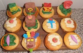 Crash Bandicoot Cupcakes Made By Myself All Figures Sugarcraft Were Made By Myself Featuring Power Crystals Wumpa Fruit Aku Aku Boxes Nitro Tnt A Feestje
