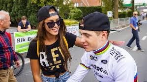 In 1993 he rode his only grand tour the vuelta a españa where he finished 113th. Remco Evenepoel Prend Une Decision Importante Pour La Suite De Sa Carriere Le Phenomene Belge Rompt Avec Sa Copine Et Va S Entrainer A Monaco Le Soir