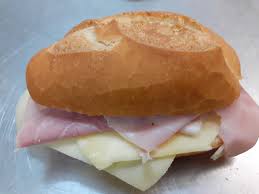 Si prosciutto crudo, rucola, maionese e formaggio è una combinazione di sapori ideale per questo. Panino Prosciutto Cotto E Formaggio Baffo Il Merendero