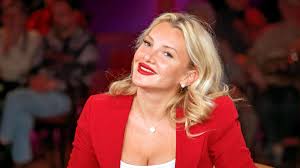 Sophia thomalla (28:8 gegen fernanda brandao) lukas podolski (41:25 gegen elton) luke mockridge (25:11 gegen ross antony). Schlag Den Star Prosieben Evelyn Burdecki Sucht Gegnerin Hasslich Und Unsportlich
