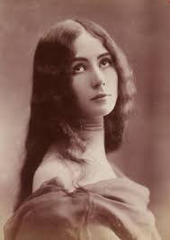 Nhan sắc diễm lệ của mỹ nhân mang tiếng gái bao hạng sang, vang danh Paris  một thời