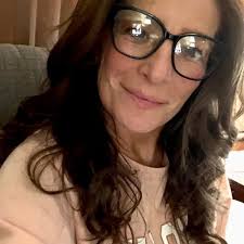 Married couples paying each other back for coffee