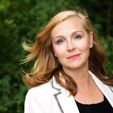 Lena Henning's Instagram, Twitter & Facebook