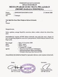 Berisi contoh surat resmi sekolah, perusahaan, permohonan, surat resmi undangan. Contoh Surat Undangan Resmi Ilmu Bahasa