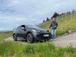Limited to 300 vehicles nationally and now available to order. Vw Id 3 Kann Der Kompakte Wolfsburger Das Golf Erbe Antreten Der Autotester De